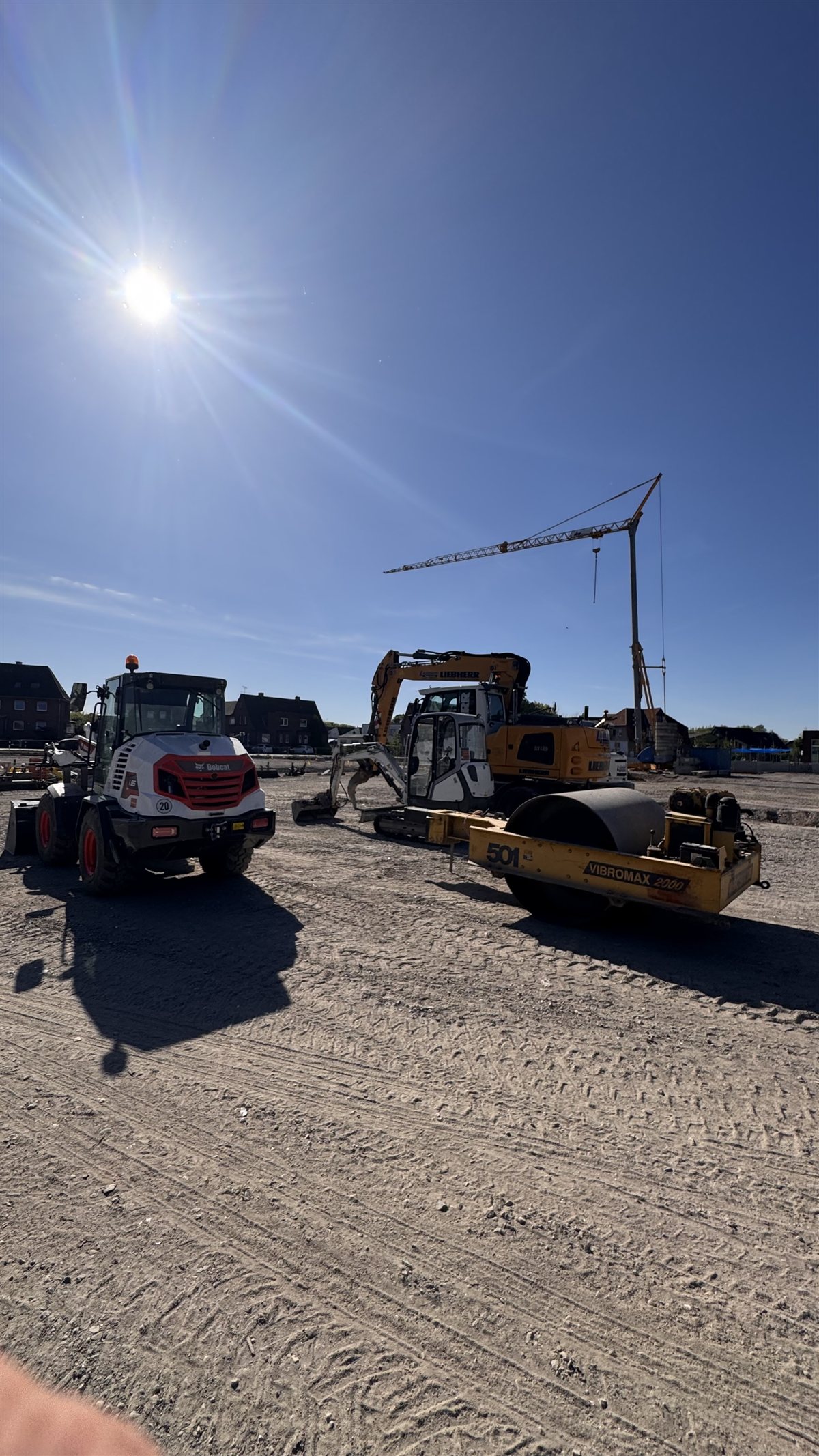 Baufortschritt Kalenderwoche 17 — Erster Kran auf der Baustelle