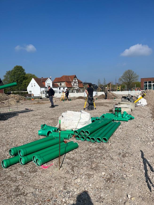 Baustelle KW 16 – Entwässerungsrohre bereit zur Verlegung